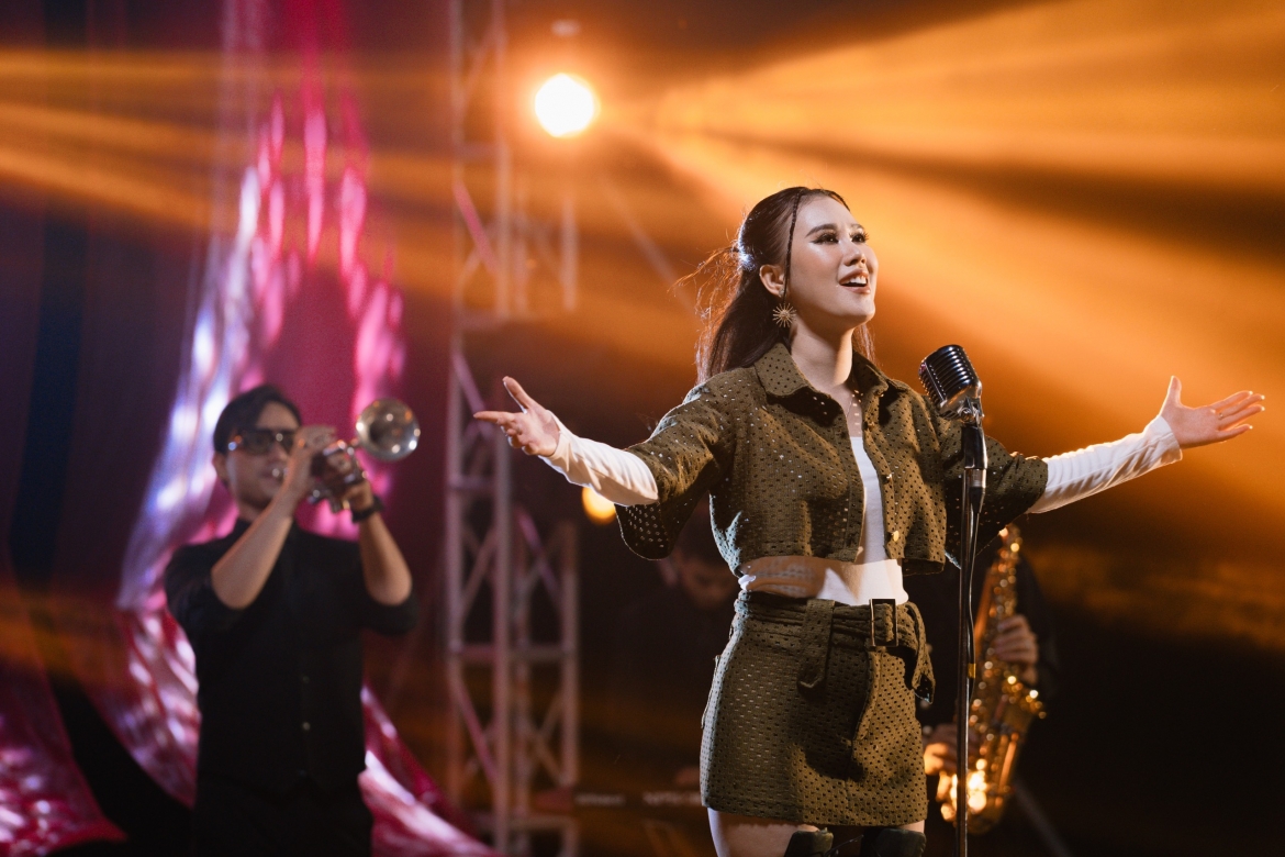 Ca sỹ Minh Thuý trong MV "Khí phách Hà Nội"