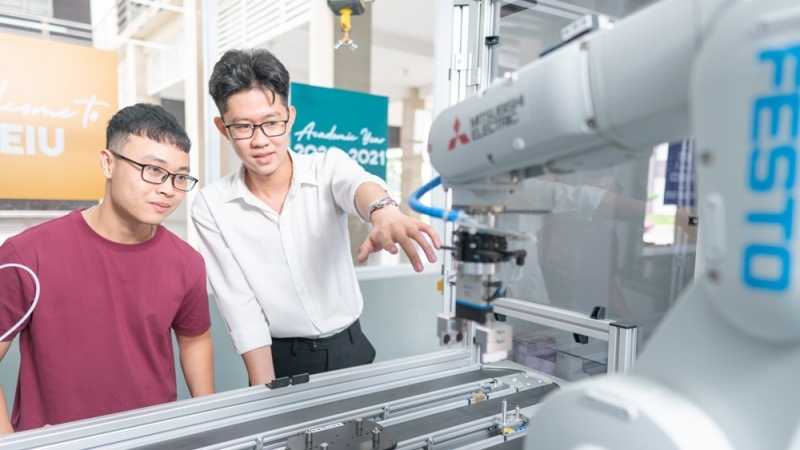 Doanh nghiệp Bình Dương sử dụng nhiều máy móc hiện đại trong sản xuất.