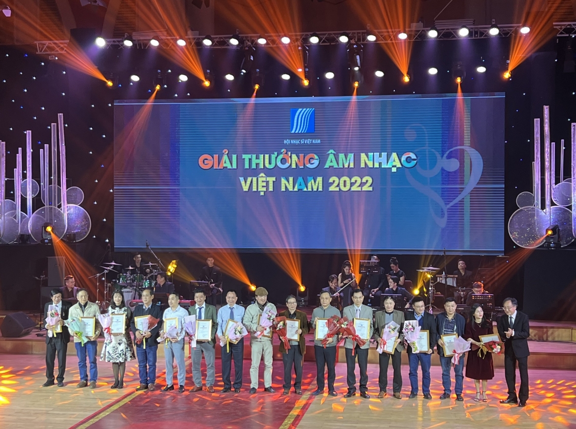 Các tác giả đoạt giải C