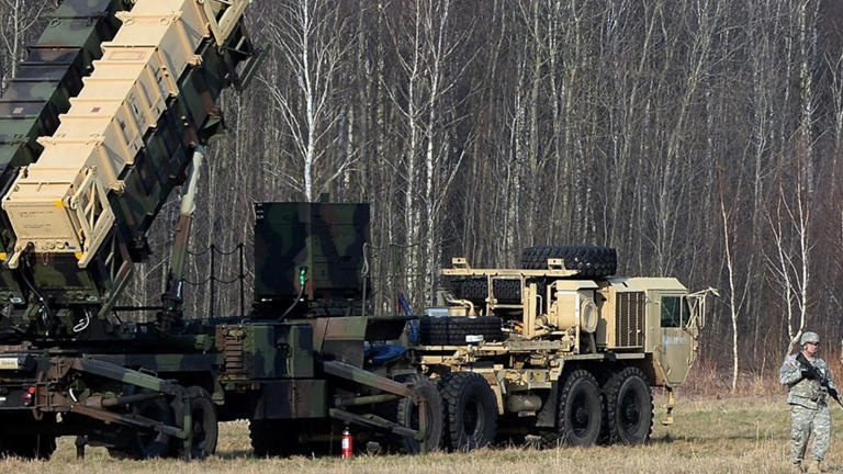 Một hệ thống Patriot của Mỹ đóng tại Ba Lan. Patriot lần đầu được đưa vào sử dụng từ năm 1984 (Ảnh: AP).