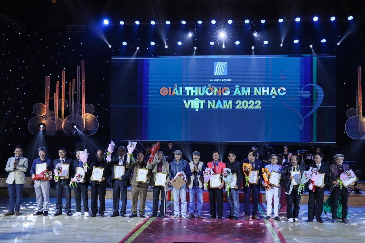 Các tác giả đoạt giải Khuyến khích