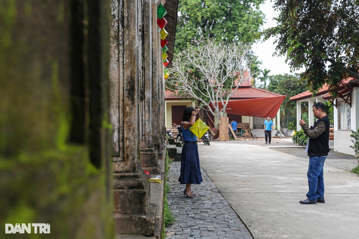 Hiện nay, có khoảng 153 hộ với 530 giáo dân đang tham gia tu tập, sinh hoạt tại nhà thờ. Ngoài là nơi sinh hoạt, học tập, nhà thờ Tùng Sơn còn là nơi tổ chức lễ cưới, đám tang, lễ rửa tội cho những giáo dân ở đây. Không chỉ mang giá trị về tâm linh, đây cũng là điểm đến, trải nghiệm của nhiều người dân, du khách mỗi khi ghé đến Đà Nẵng.
