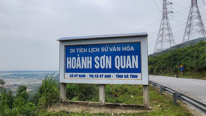 Hoành Sơn Quan thuộc xã Kỳ Nam (huyện Kỳ Anh, tỉnh Hà Tĩnh) là một hùng quan nằm trên đỉnh Đèo Ngang, ranh giới giữa Quảng Bình và Hà Tĩnh.