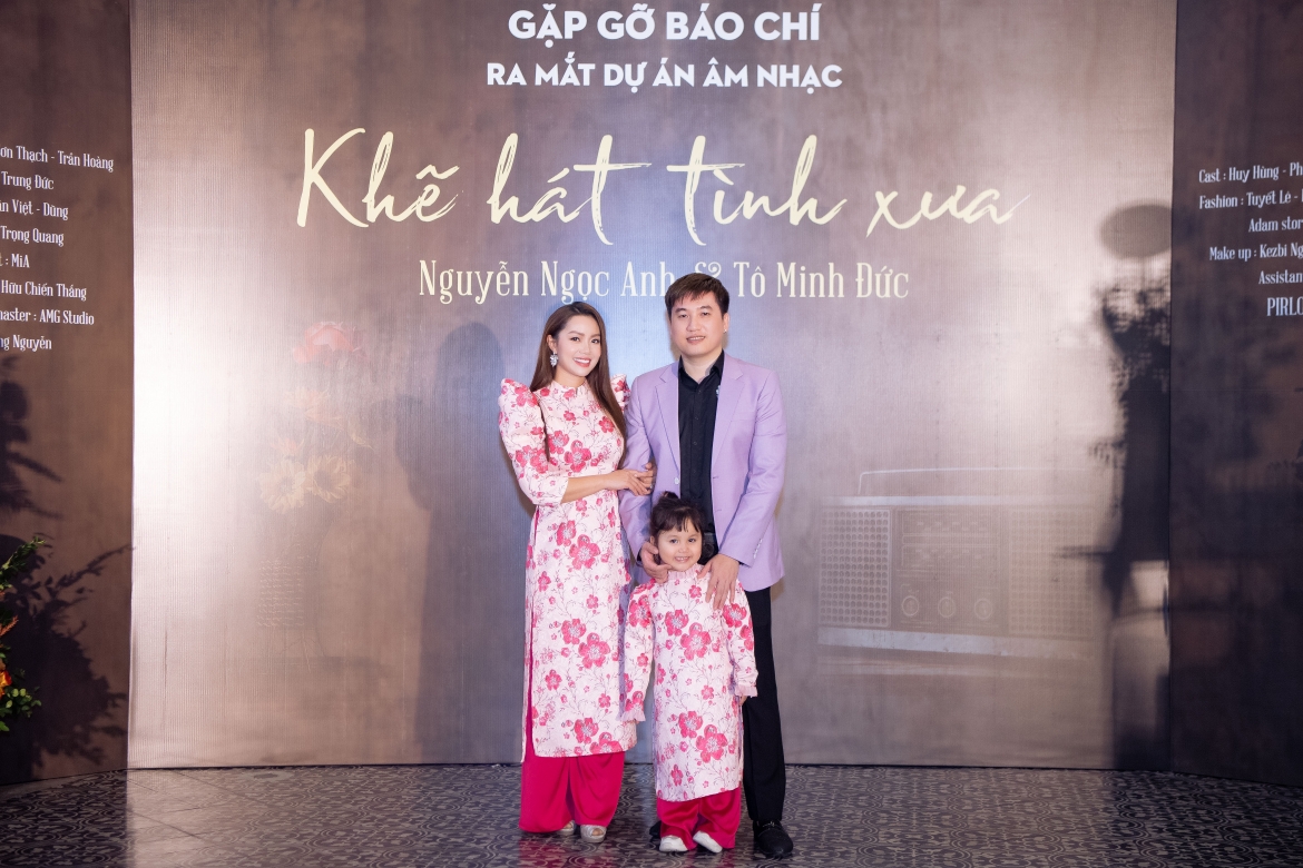 Ca khúc “Bây giờ tháng mấy” có sự góp giọng đặc biệt của con gái 3 tuổi của Ngọc Anh và Minh Đức - bé Minh Anh.