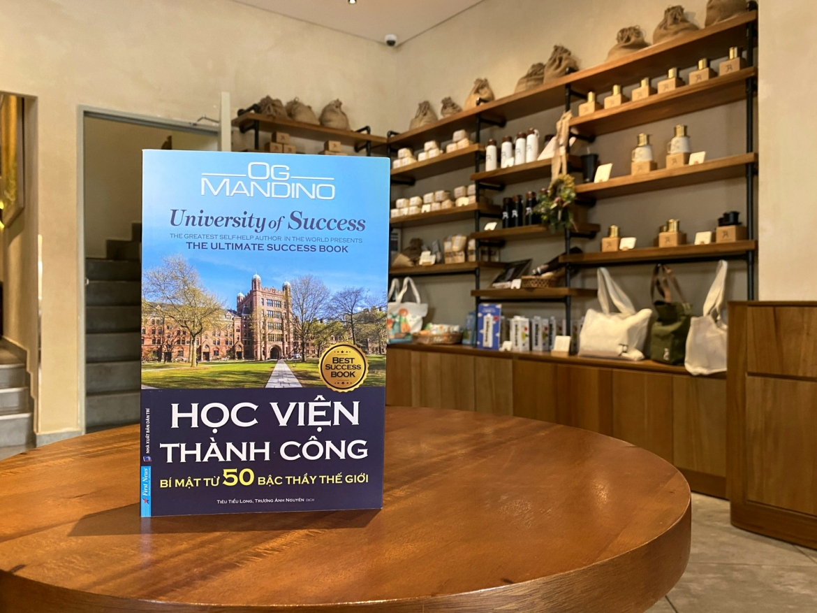 Cuốn sách "Học viện thành công" của tác giả  Og Mandino.
​​​​​