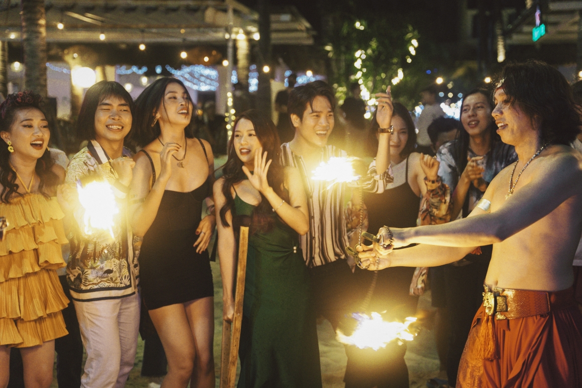 MV “Ma sói” hé lộ một loạt những tình tiết “chấn động” khiến người xem không khỏi giật mình.