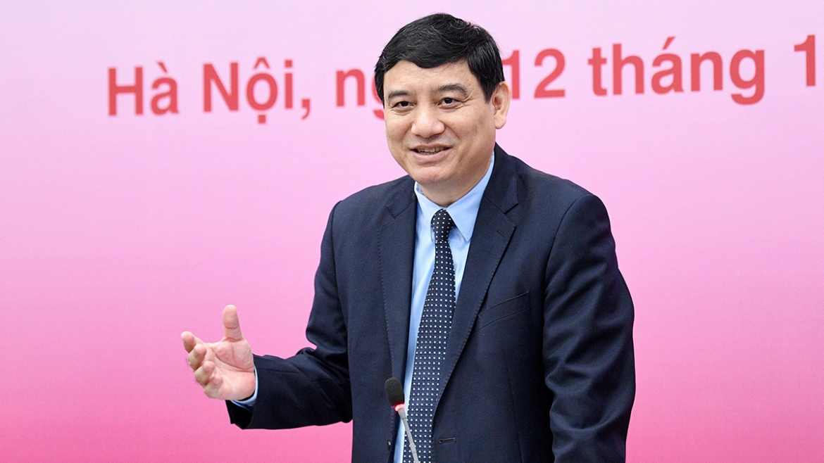 Chủ nhiệm Ủy ban VH-GD của Quốc hội Nguyễn Đắc Vinh trả lời phóng viên tại họp báo về Hội thảo “Thể chế, chính sách và nguồn lực cho phát triển văn hóa”