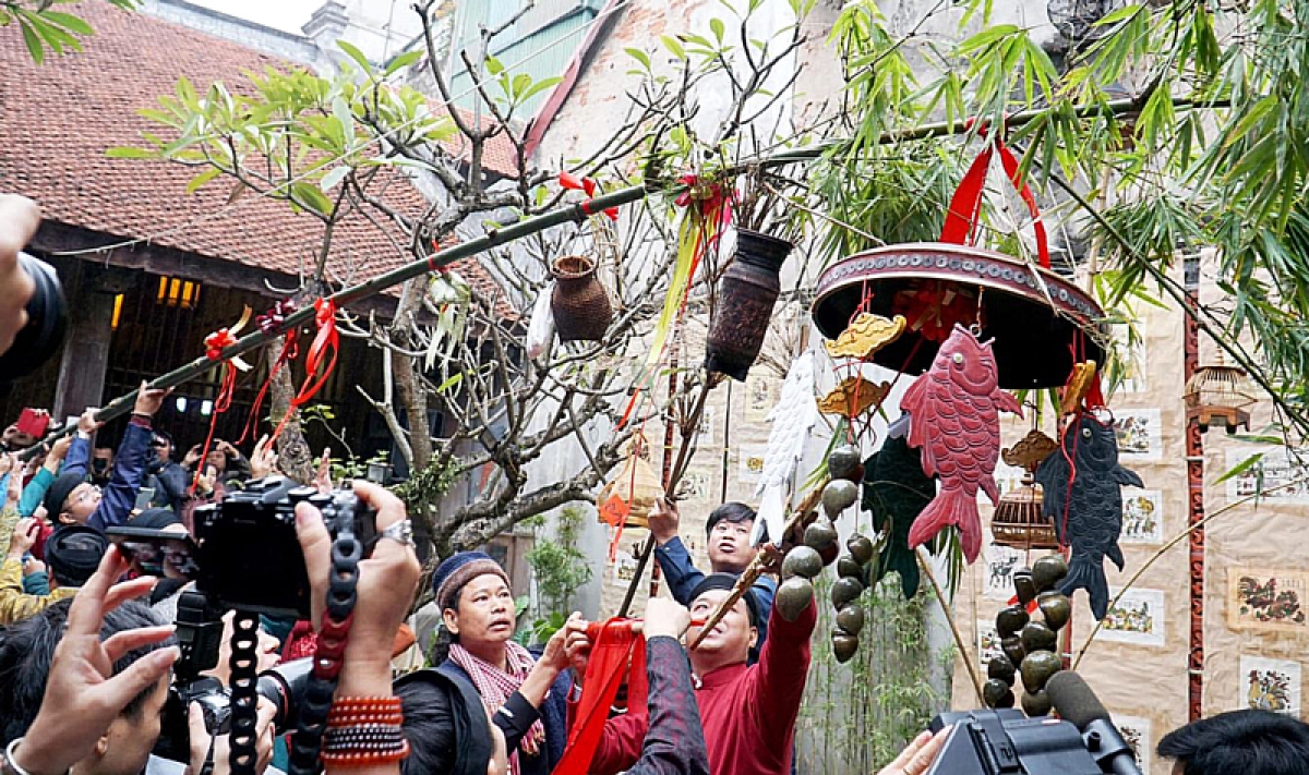 Traditional customs re-launched in Hanoi ahead of Tet | VOV.VN
