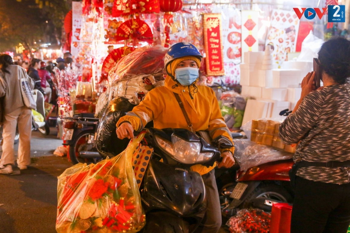 Những chuyến hàng được đóng gói, vận chuyển đi nơi khác để phục vụ người tiêu dùng.