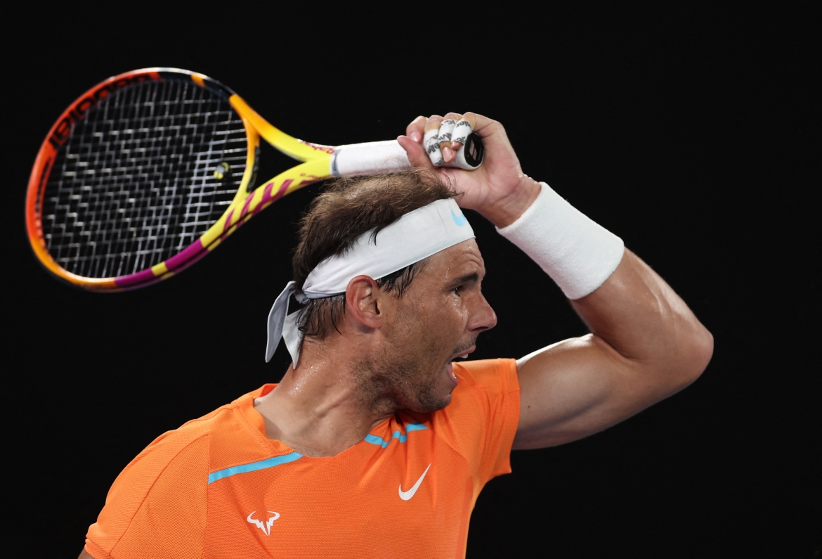 Sang set 2, Nadal tiếp tục để mất break ngay game cầm giao bóng đầu tiên. 