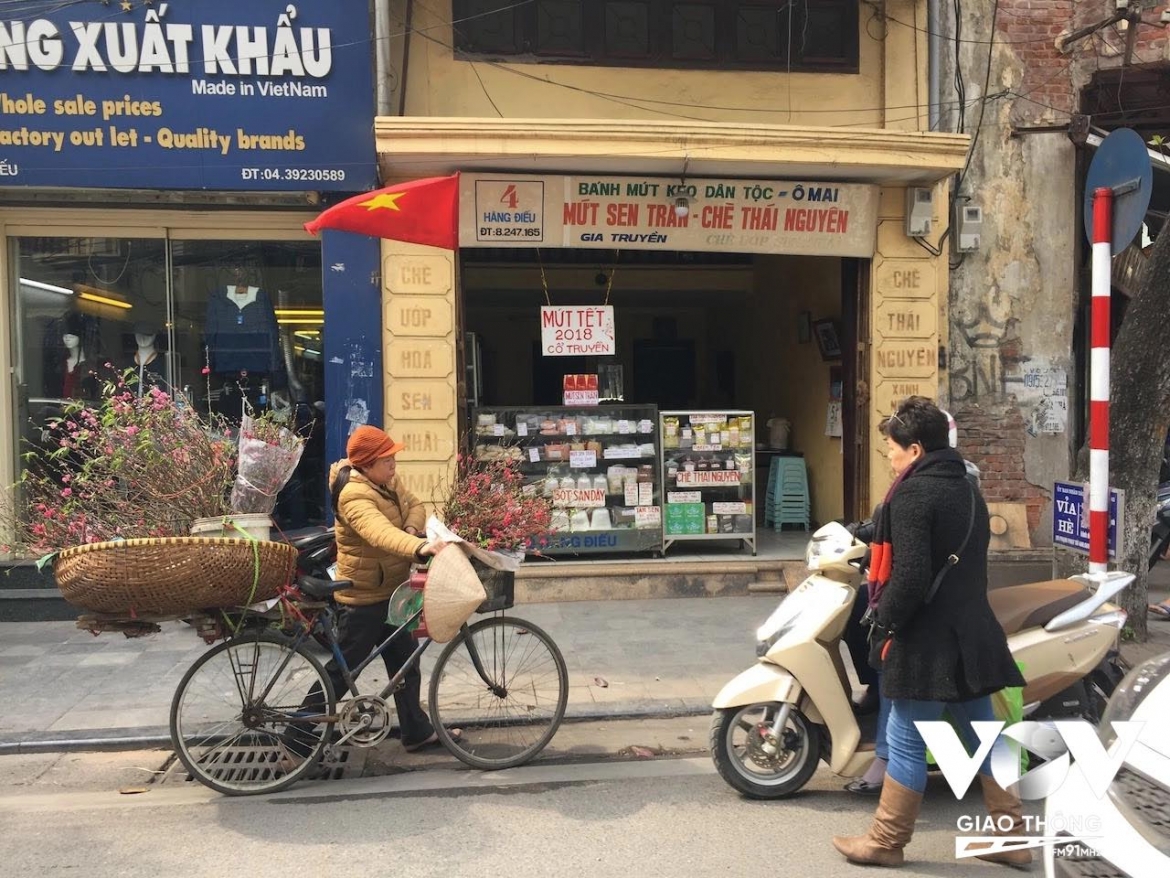 Trời Hà Nội những ngày cuối năm thường xuất hiện mưa phùn, nhưng thỉnh thoảng lại có nắng nhẹ, rất đẹp...