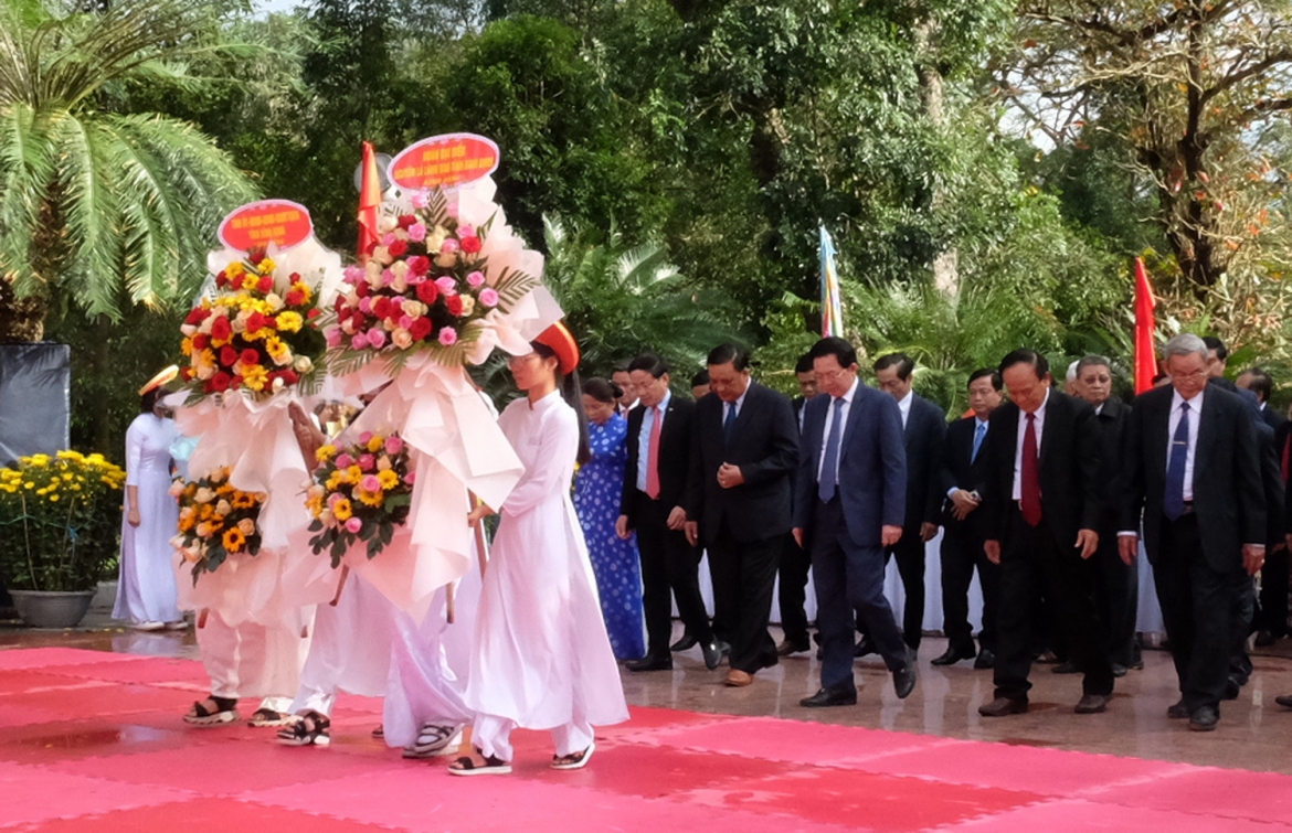 Lãnh đạo tỉnh Bình Định dâng hoa, dâng hương kỷ niệm 234 năm chiến thắng Ngọc Hồi-Đống Đa