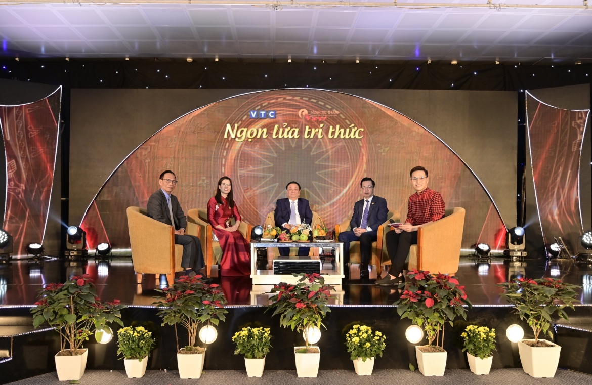 Chương trình nghệ thuật chào đón năm mới "Thắp lên ngọn lửa" mang thông điệp gửi niềm tin, trao hy vọng, nhiệt huyết và những điều tốt đẹp nhất trong năm mới 2023.