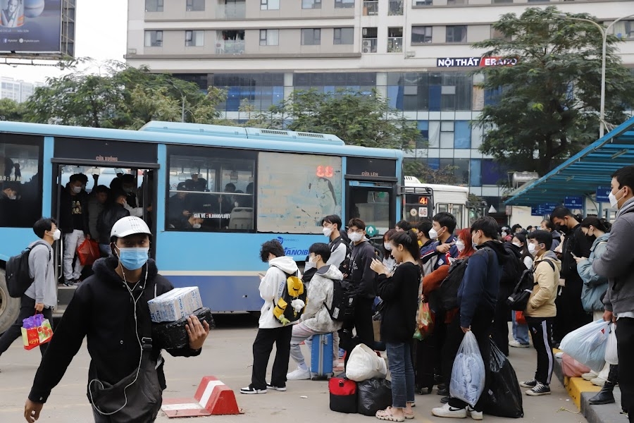 Cà chua và khoai lang, khoai tây: Cà chua chứa nhiều chất toan (còn gọi là chất chua), khi kết hợp với các loại khoai như khoai tây, khoai lang sẽ khiến cho dạ dày chứa một số chất gây khó tiêu, dẫn đến việc đau bụng cũng như các dấu hiệu rối loạn tiêu hóa khác. Ảnh minh họa