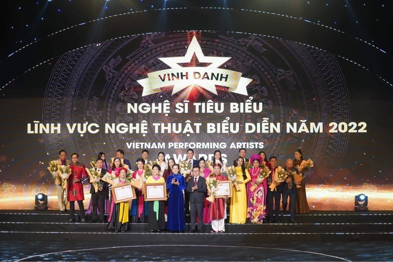 Chương trình “Vinh danh nghệ sĩ tiêu biểu lĩnh vực nghệ thuật biểu diễn năm 2022” với chủ đề “Khát vọng mặt trời”.