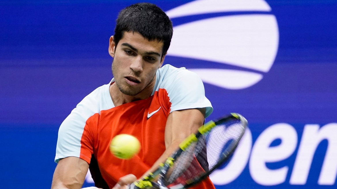 Tay vợt số 1 thế giới - Carlos Alcaraz bỏ lỡ Australian Open 2023 vì chấn thương. (Ảnh: Getty). 