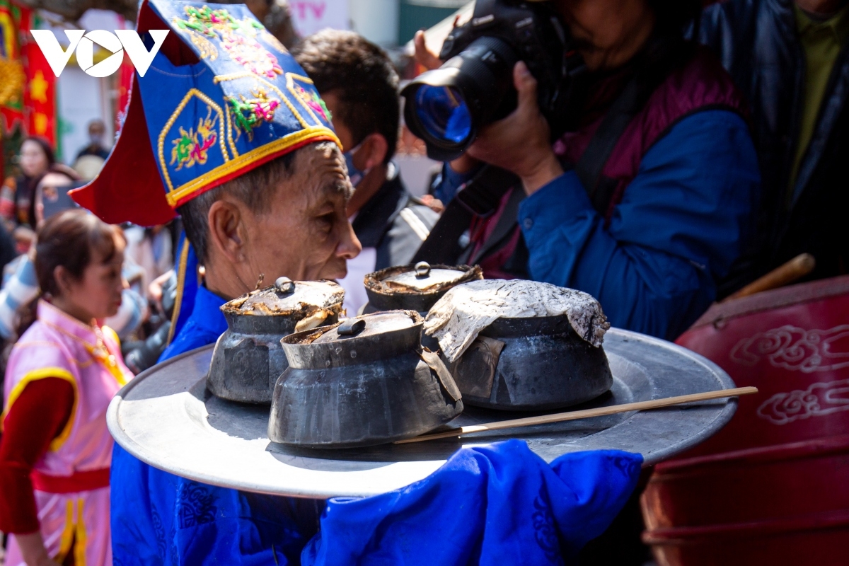 After the competition, participating teams provide rice for villagers to wish for a prosperous and happy new year.