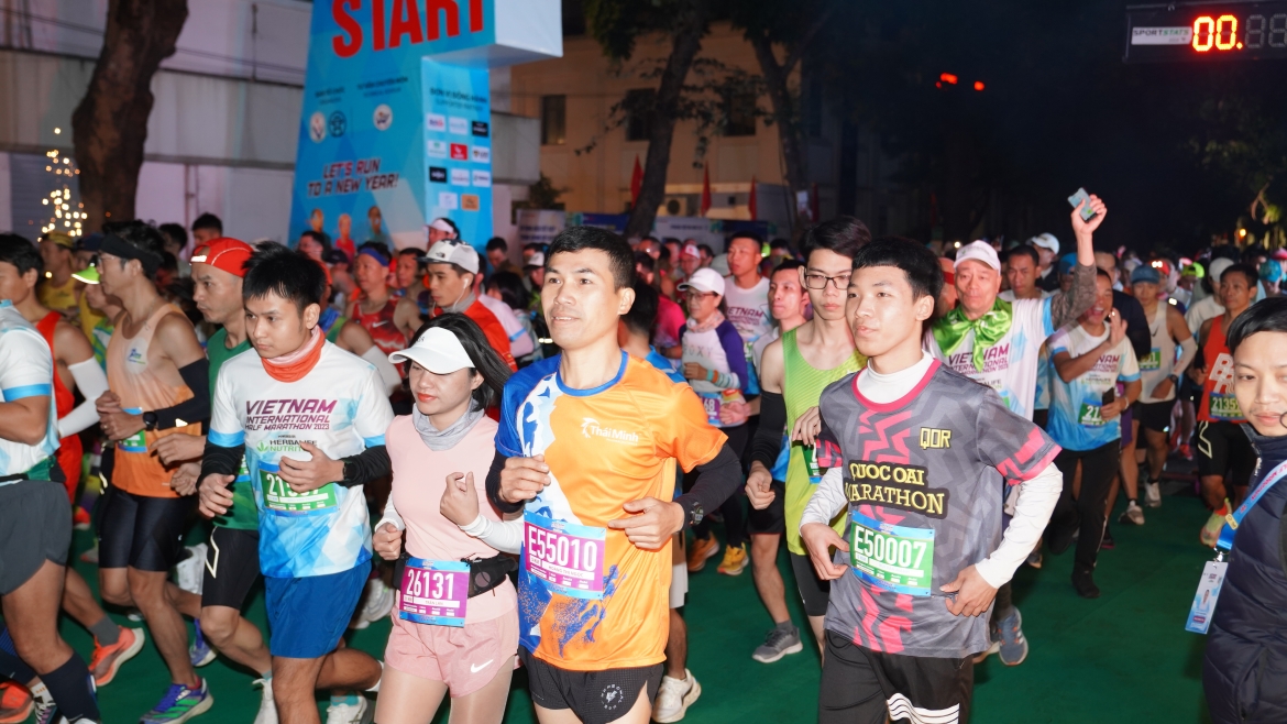 Giải Bán Marathon Quốc tế Việt Nam 2023 - Vietnam International Half Marathon 2023 đã diễn ra tại hồ Hoàn Kiếm, Hà Nội.