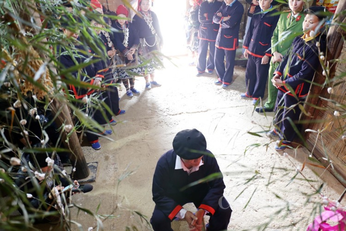 The festival is held annually on the 16th day of the last lunar month, or January 7 this year. As part of this occasion, the head of the family will host a ceremony to pay gratitude to the ancestors and pray for the whole family.