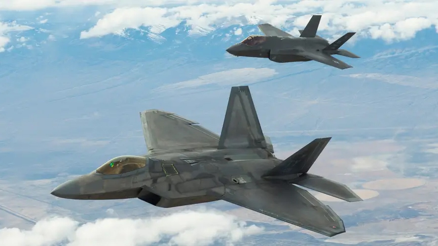 Máy bay F-22 và F-35 của Không quân Mỹ. Ảnh: Không quân Mỹ