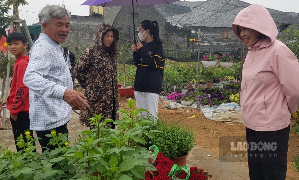 For many years growing flowers has been the main income for local villagers.