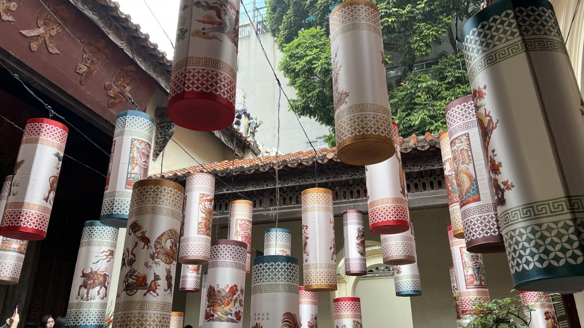 Lanterns featuring numerous paintings of zodiac animals are put on show.