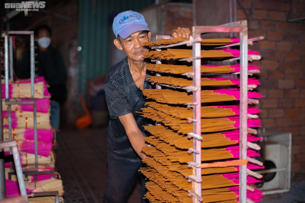 Some households make use of drying machines instead of drying incense sticks directly in the sun light.