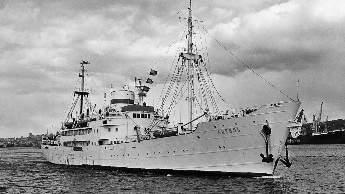 Tàu Vityaz. Ảnh: TASS