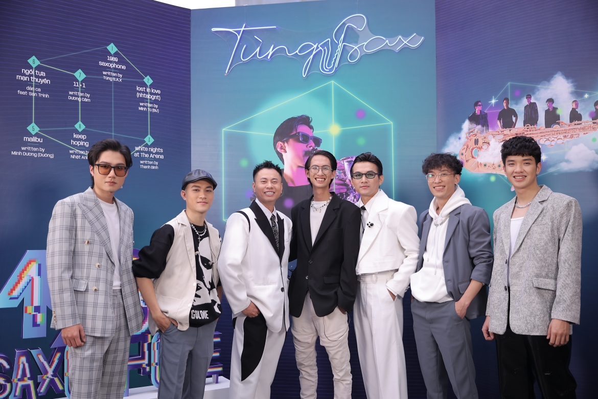 Tùng S.A.X cùng ban nhạc và nhạc sĩ Dương Cầm.