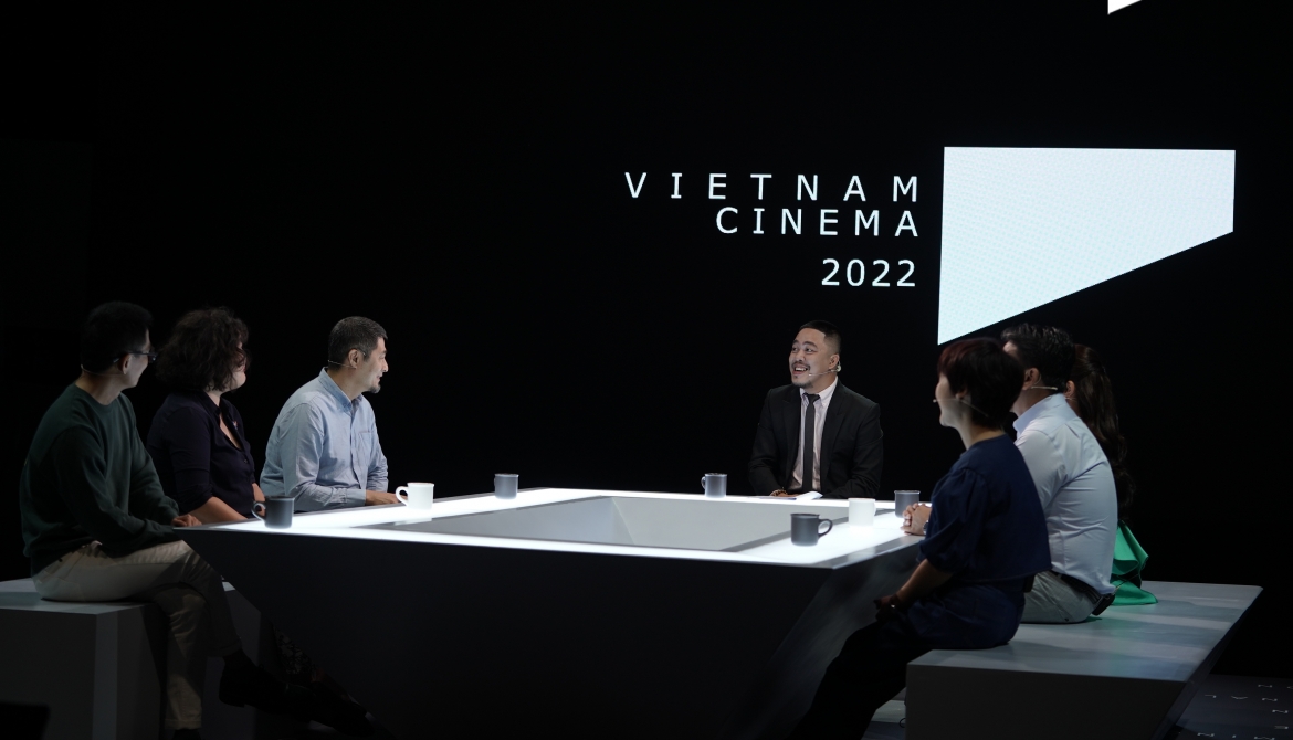 Bàn tròn Vietnam Cinema 2022, các đạo diễn, diễn viên, nhà phê bình phim đã cùng phân tích, "mổ xẻ" và “bắt bệnh” của điện ảnh Việt năm qua.