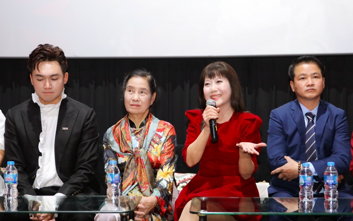 Nghệ sĩ Hương Tươi tiết lộ chỉ quay bộ phim trong 3 ngày, mỗi ngày chỉ được ngủ 1 tiếng rưỡi, 2 tiếng.