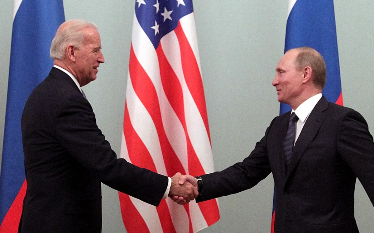 Tổng thống Mỹ Biden (trái) và Tổng thống Nga Putin. Ảnh: EPA.