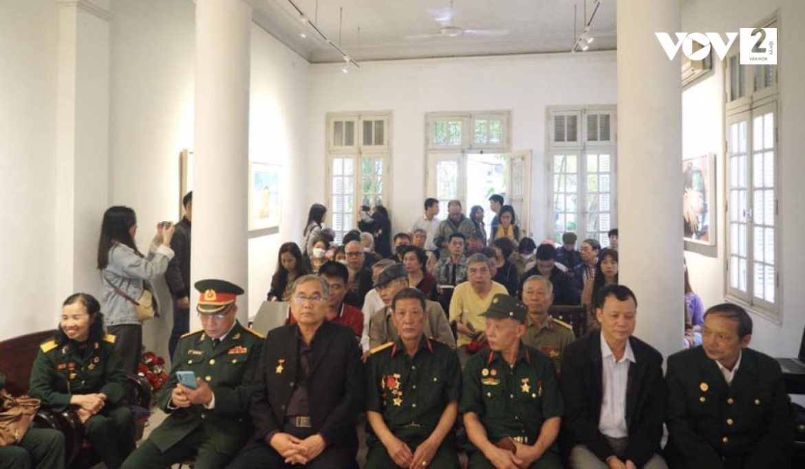 Nhiều đồng đội và độc giả trẻ tham gia buổi giao lưu