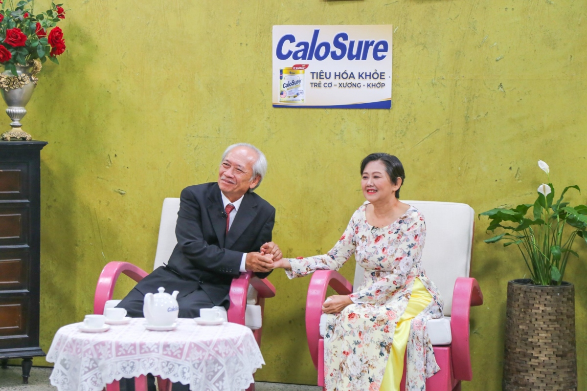 Vợ chồng diễn viên lồng tiếng Đặng Hạnh Phúc.