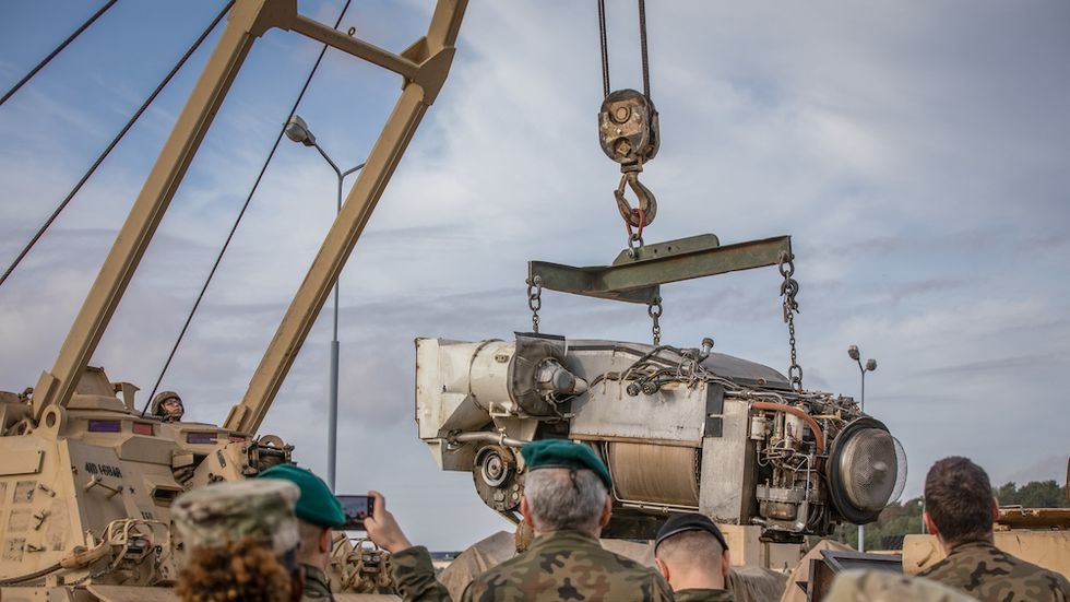 M88A2 Hercules đang thực hiện nhiệm vụ cứu hộ xe tăng. Ảnh: SPC Kevin Brown/DVIDS