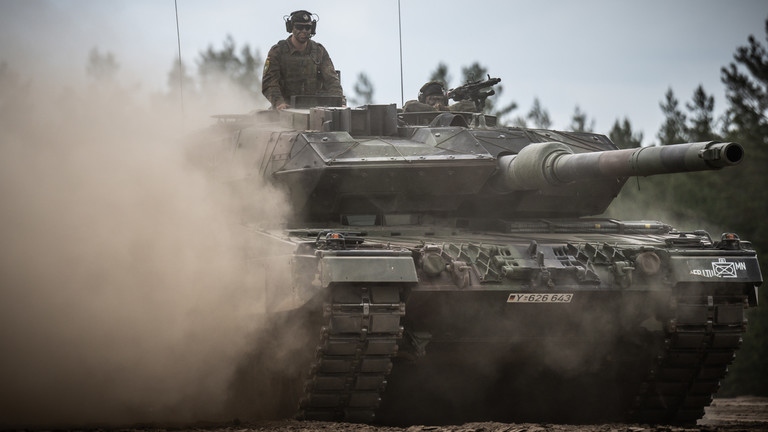 Xe tăng Leopard 2. Ảnh: KT