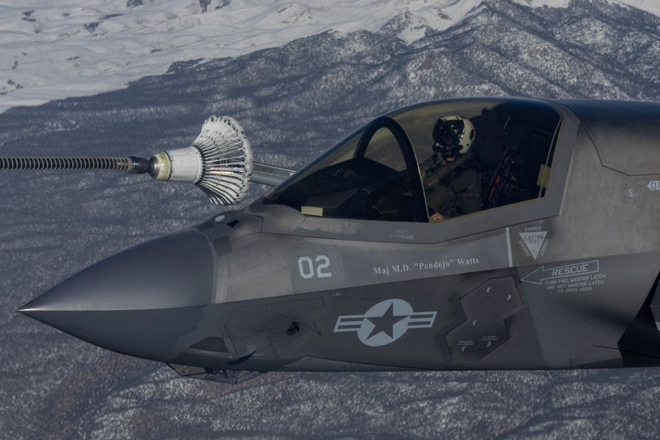 Tiêm kích F-35B của Không quân Mỹ tiếp nhiên liệu trên không trong cuộc tập trận Red Flag giữa Mỹ, Anh và Australia ở Nevada, Mỹ ngày 8/2/2023. Ảnh: Reuters