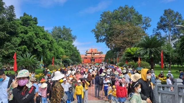 Khách dự lễ hội kỷ niệm chiến thắng Ngọc Hồi - Đống Đa tại Bảo tàng Quang Trung vào dịp đầu năm Quý Mão 2023. Nguồn: Hoàng Trọng/Báo Thanh Niên
