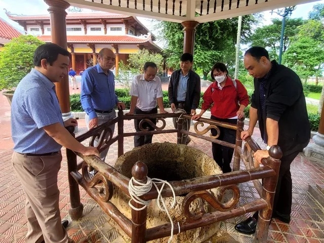 Giếng nước cổ trong vườn nhà Tây Sơn. Nguồn: Báo Thanh Niên
