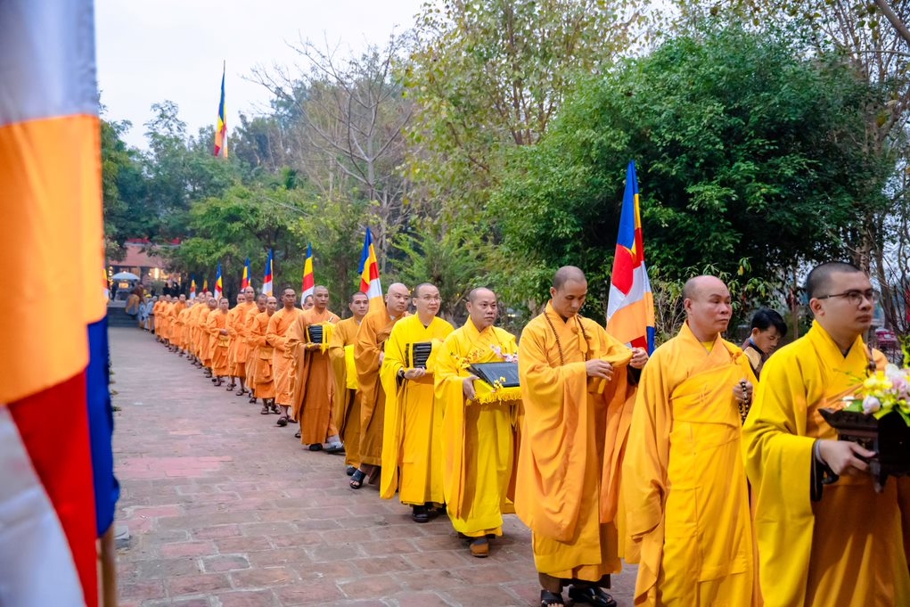 Rất nhiều hoạt động văn hóa đặc sắc được tổ chức trong dịp khai xuân đầu năm 2023, trong đó đặc biệt phải kể đến Lễ rước bộ Mộc bản Cư trần lạc đạo phú được Tổ chức Kỷ lục Việt Nam công nhận là lễ rước theo nghi thức Phật giáo lớn nhất Việt Nam. (Ảnh chụp tại Lễ khai hội Xuân Tây Yên Tử 2023)