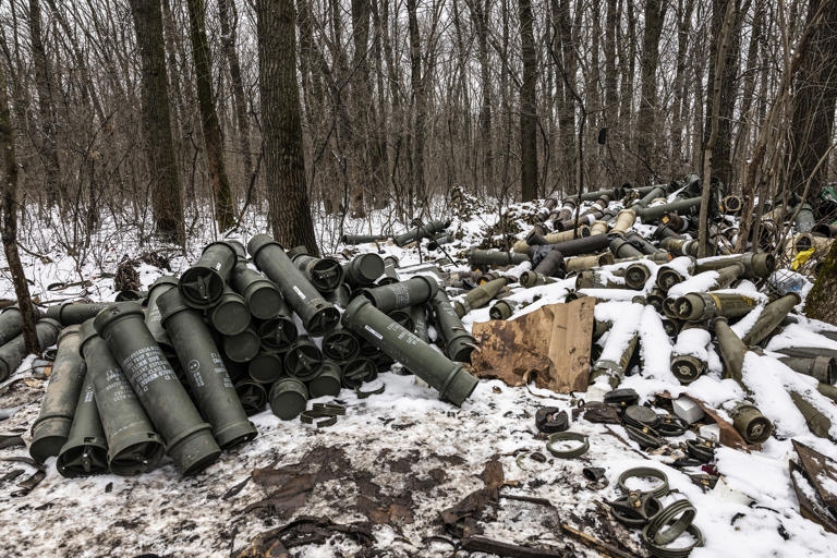 Một nơi chứa đạn pháo gần Vuhledar. Nguồn: Washington Post