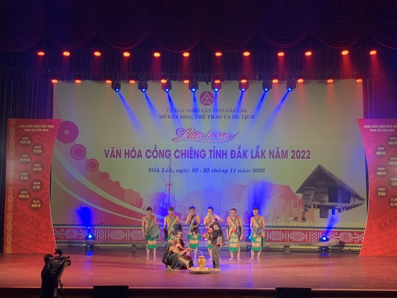 Tái hiện lễ cúng mừng thọ tại liên hoan văn hóa cồng chiêng Đăk Lăk.