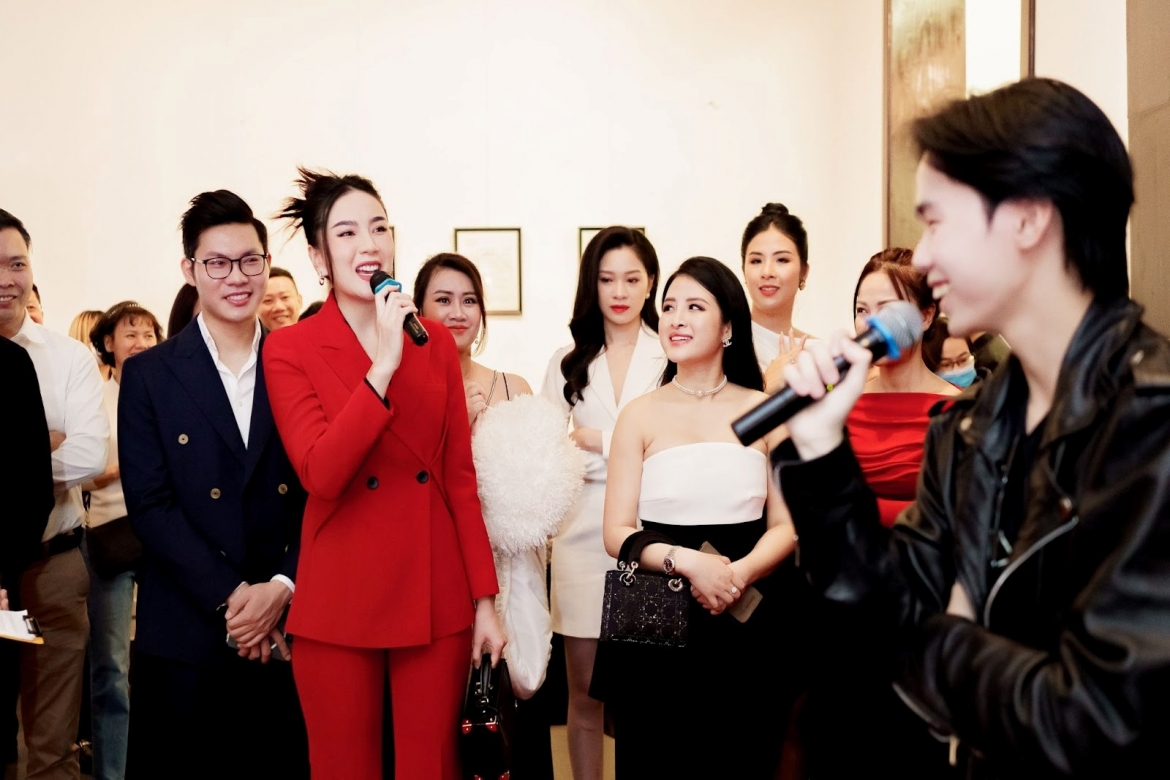 Mọi người tham gia sự kiện khi founder Đinh Phúc Khang giới thiệu 