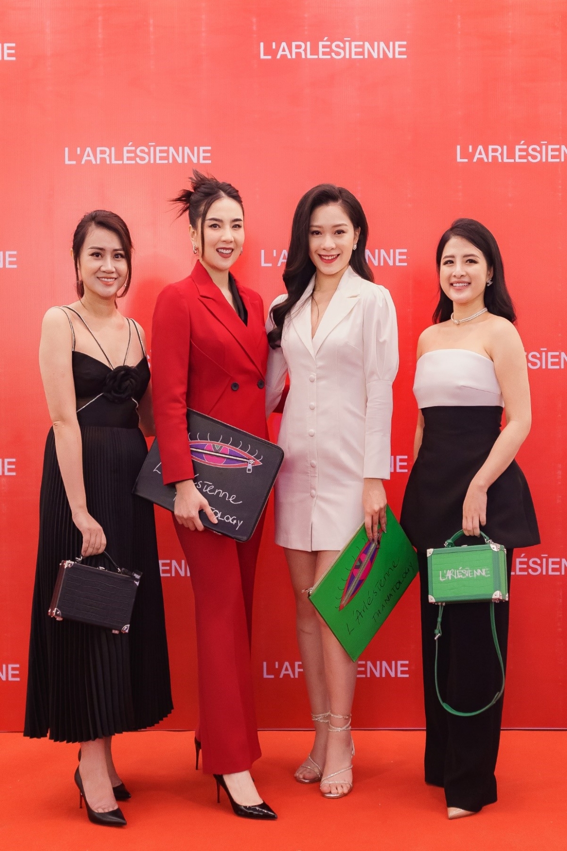 Không gian checkin của L'ARLÉSĪENNE, các BTV-MC của VTV