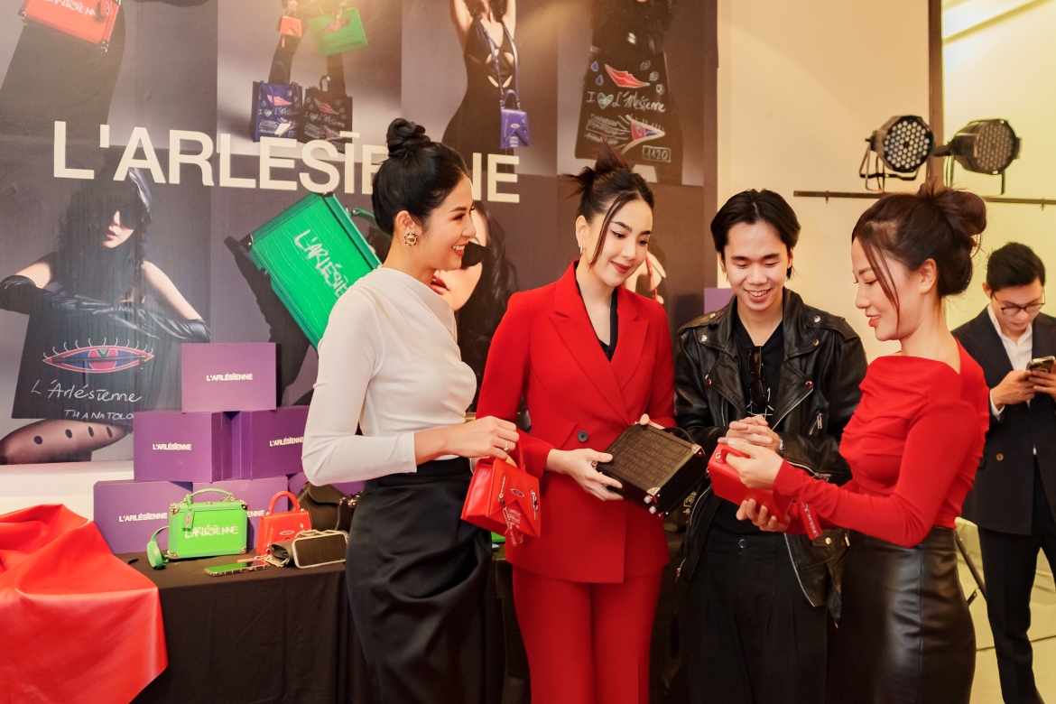 MC BTV Mai Ngọc cùng BTV Quỳnh Hoa và hoa hậu Ngọc Hân cùng founder Đinh Phúc Khang 
