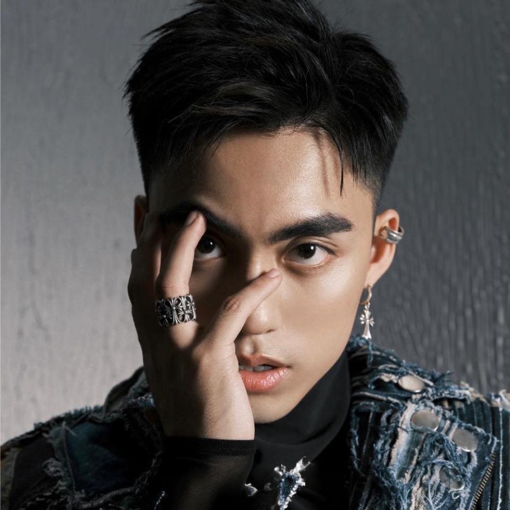 MONO nhận hai đề cử với hạng mục "Nghệ sĩ mới của năm" và "Music video của năm" cho ca khúc "Waiting for you".