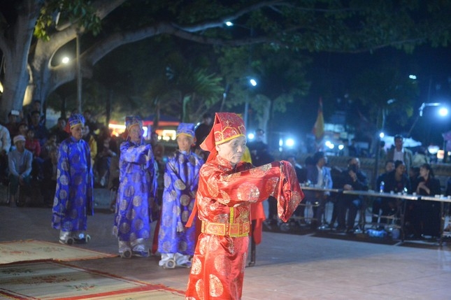 Bên cạnh Lễ mật, lễ hội Trò trám có nhiều nghi lễ cầu mong một năm mùa màng tươi tốt. Ảnh: ĐINH HUY.