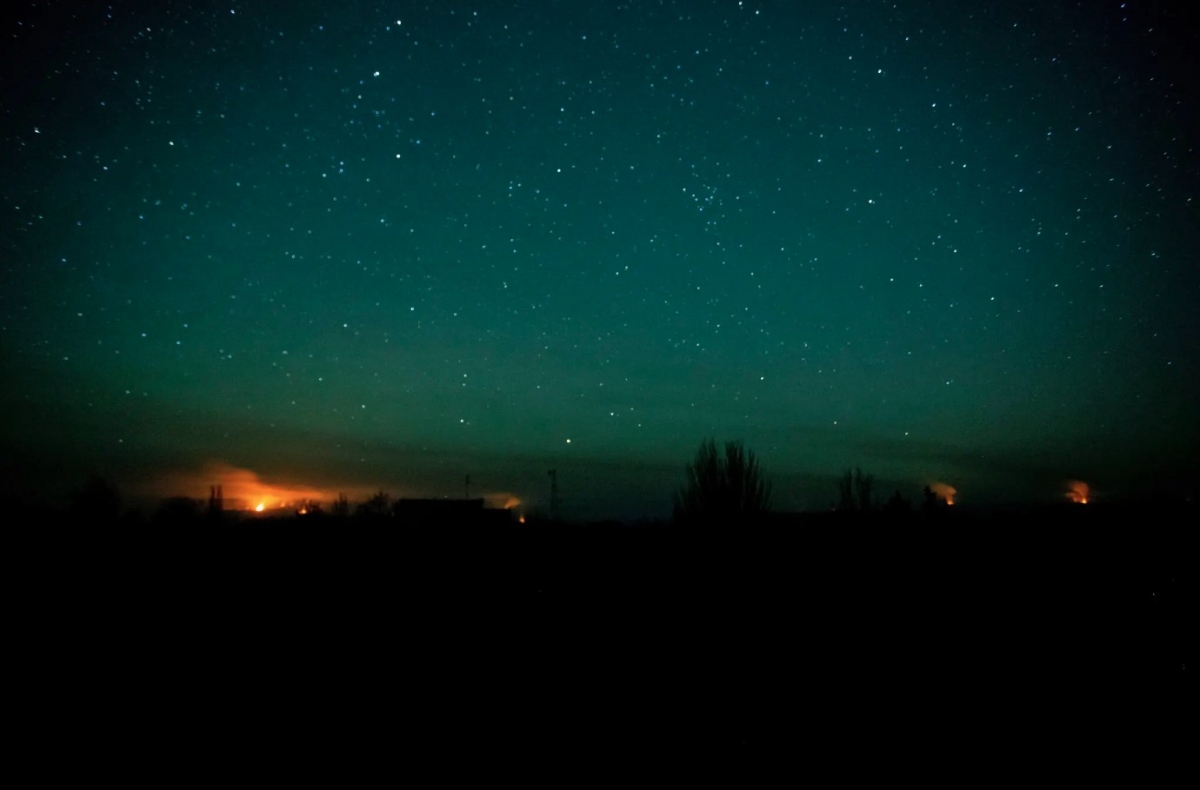 Những đốm lửa ở Bakhmut. Ảnh: Reuters