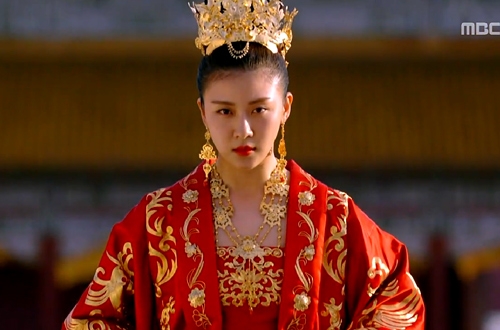 Ha Ji Won gây ấn tượng với vai diễn "Hoàng hậu Ki".