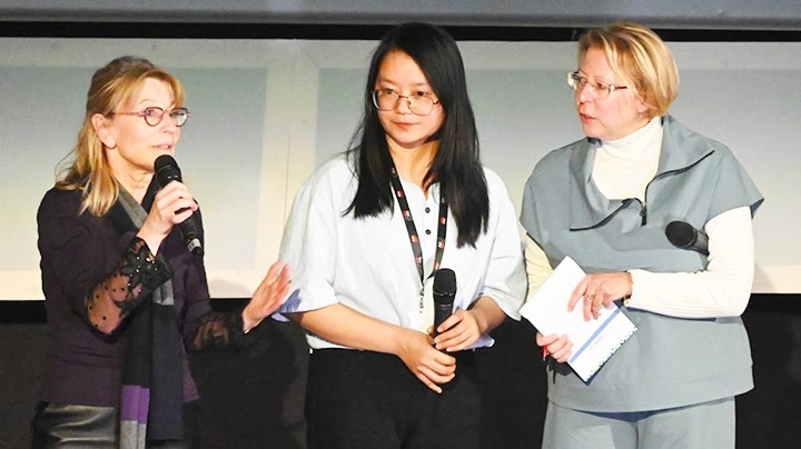Đạo diễn Hà Lệ Diễm tại LHP Tournai Ramdam 2023. Ảnh: Jeanne-Marie Vanderưinkel